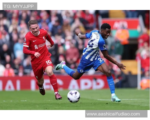 足球球星开豪车潇洒上路引发网友热议镜头感爆棚