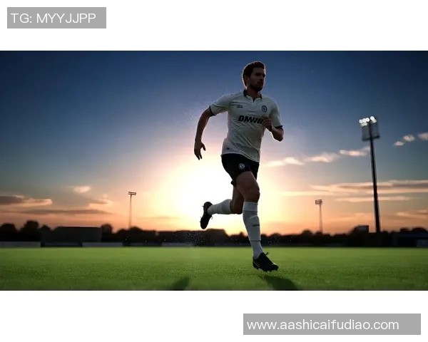 追梦绿茵场足球球星的荣耀背后是无数汗水与辛酸